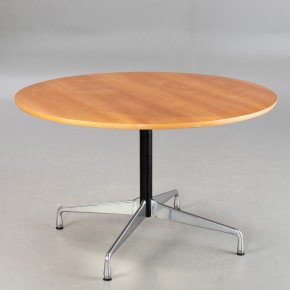 Jídelní stůl Charles & Ray Eames 